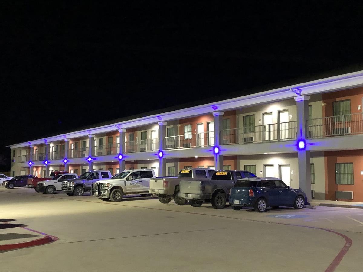Executive Inn And Suites Joaquin Exteriör bild